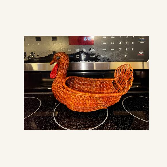 Vintage Wicker Turkey Basket Pair – Thanksgiving Fall Table Decor - Picture 13 of 13
